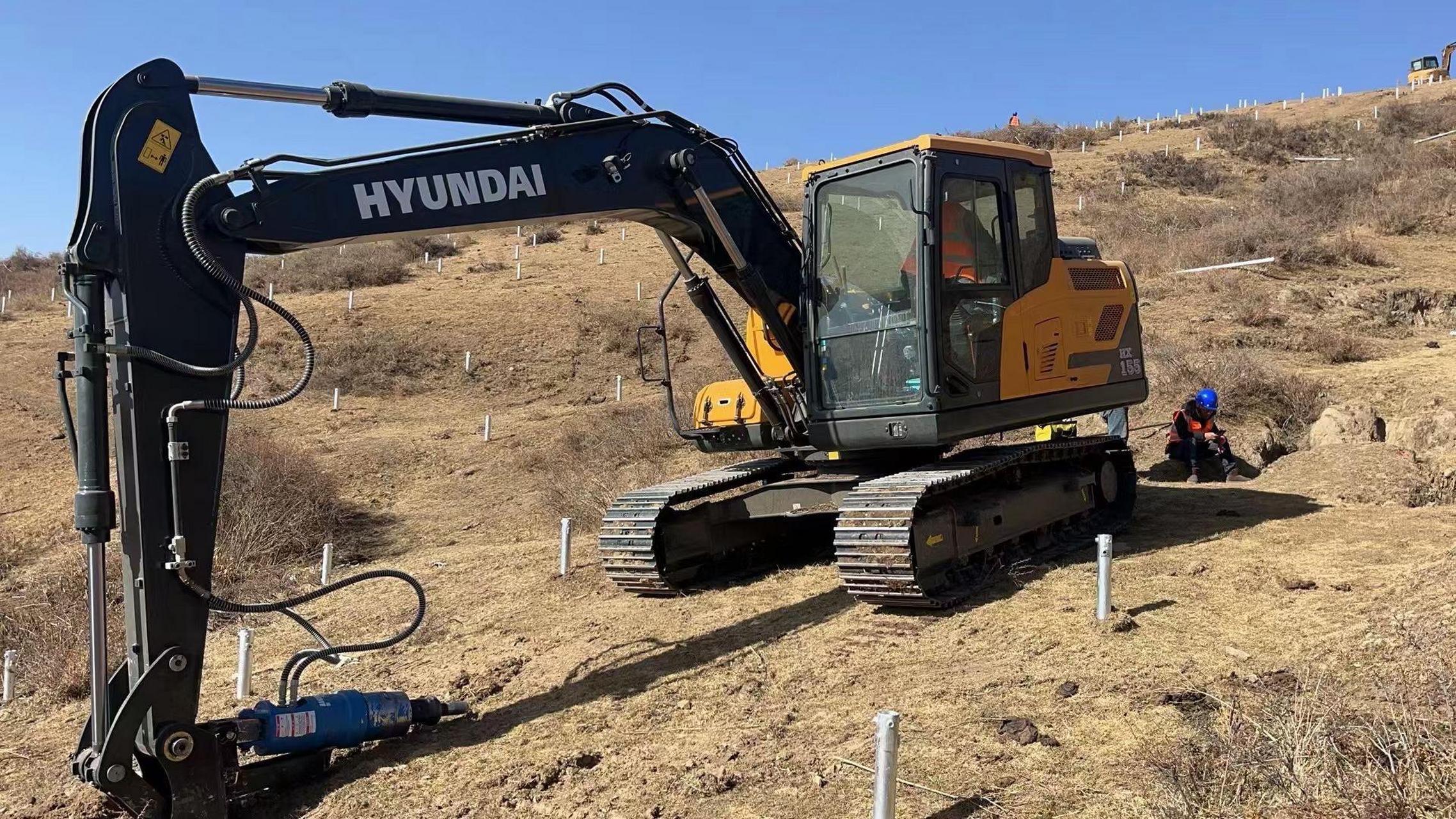 现代挖掘机 高效施工与卓越性价比赢得客户信赖