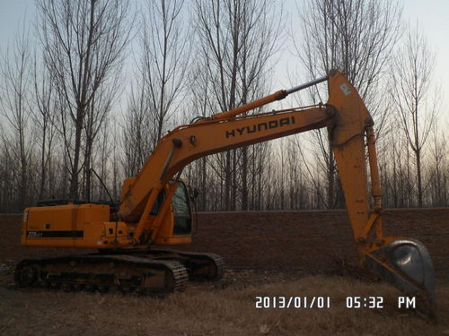 现代225-7挖掘机 性能可靠，性价比高的二手设备