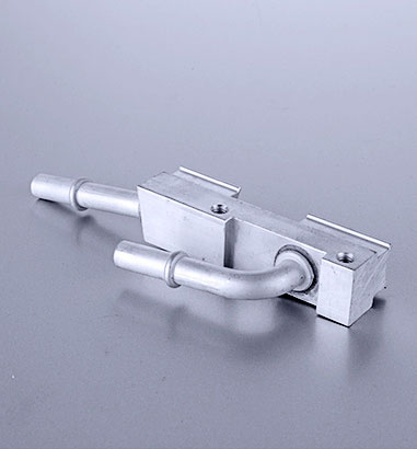 Oil cooling inlet and outlet pipe